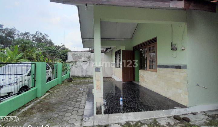 Rumah HIJAU DENGAN HALAMAN LUAS BISA UNTUK KANTOR DI MAGUWOHARJO DEPOK SLEMAN 1