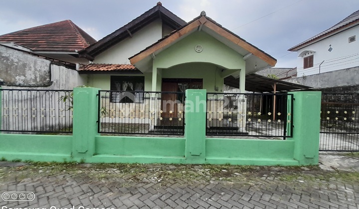Rumah HIJAU DENGAN HALAMAN LUAS BISA UNTUK KANTOR DI MAGUWOHARJO DEPOK SLEMAN 7