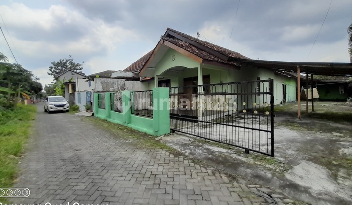 Rumah HIJAU DENGAN HALAMAN LUAS BISA UNTUK KANTOR DI MAGUWOHARJO DEPOK SLEMAN 8