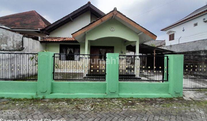 Rumah HIJAU DENGAN HALAMAN LUAS BISA UNTUK KANTOR DI MAGUWOHARJO DEPOK SLEMAN 16