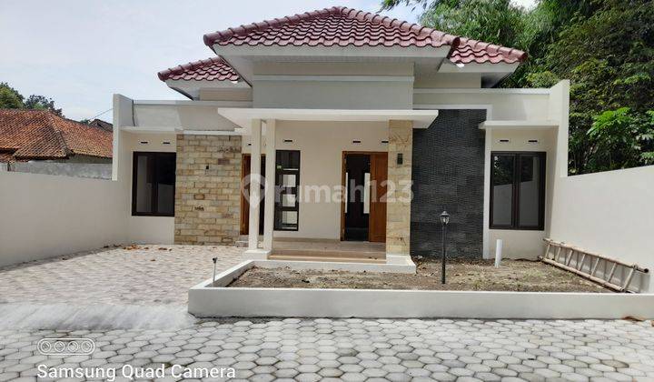 RUMAH BARU MEWAH DENGAN MODEL LIMASAN FRESH DENGAN TANAH LUAS DI JALAN KALIURANG KM 13 DEKAT PASAR JANGKANG NGEMPLAK SLEMAN 2