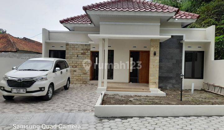 RUMAH BARU MEWAH DENGAN MODEL LIMASAN FRESH DENGAN TANAH LUAS DI JALAN KALIURANG KM 13 DEKAT PASAR JANGKANG NGEMPLAK SLEMAN 1