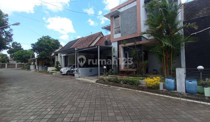 RUMAH MEWAH 2 LANTAI DALAM PERUMAHAN AYODYA SECURITY 24 JAM DEKAT TAJEM MAGUWOHARJO 1