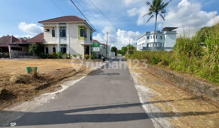 MURAH BANGET! TANAH CANTIK ISTIMEWA PINGGIR JALAN ASPAL SIMPANGAN DI MAGUWOHARJO DEPOK SLEMAN