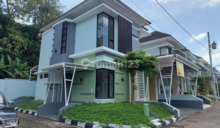 RUMAH MEWAH 2 LANTAI ISTIMEWA HOOK DALAM PERUMAHAN ELITE DI MLATI DEKAT SCH SLEMAN