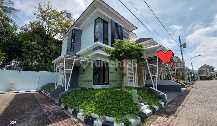 RUMAH MEWAH 2 LANTAI ISTIMEWA HOOK DALAM PERUMAHAN ELITE DI MLATI DEKAT SCH SLEMAN