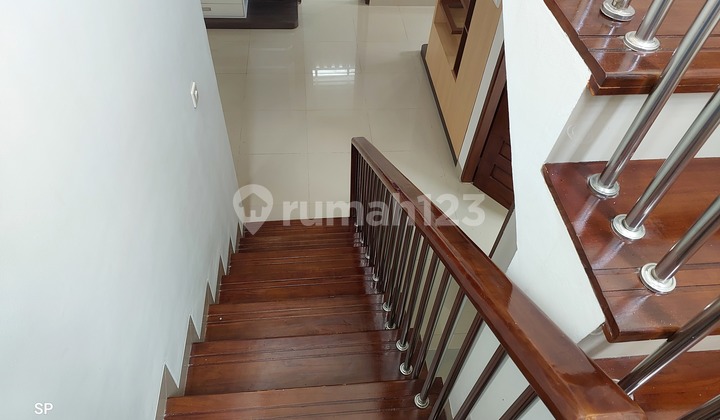 RUMAH MEWAH 2 LANTAI ISTIMEWA HOOK DALAM PERUMAHAN ELITE DI MLATI DEKAT SCH SLEMAN