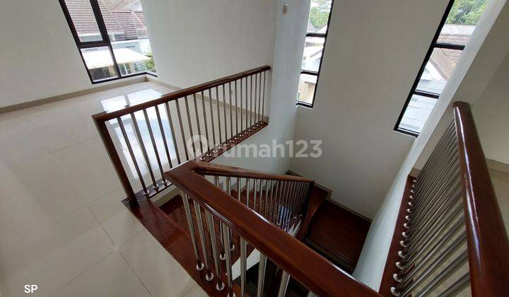RUMAH MEWAH 2 LANTAI ISTIMEWA HOOK DALAM PERUMAHAN ELITE DI MLATI DEKAT SCH SLEMAN