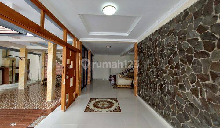 JARANG ADA! GEDUNG LUAS KOST EKLUSIF DAN RUMAH MEWAH ADA KOLAM RENANG - STRATEGIS DI TEPI JALAN KALIURANG KM 14 DEKAT KAMPUS UII