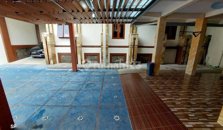 JARANG ADA! GEDUNG LUAS KOST EKLUSIF DAN RUMAH MEWAH ADA KOLAM RENANG - STRATEGIS DI TEPI JALAN KALIURANG KM 14 DEKAT KAMPUS UII