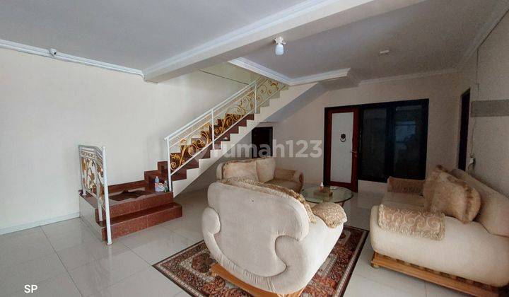 JARANG ADA! GEDUNG LUAS KOST EKLUSIF DAN RUMAH MEWAH ADA KOLAM RENANG - STRATEGIS DI TEPI JALAN KALIURANG KM 14 DEKAT KAMPUS UII
