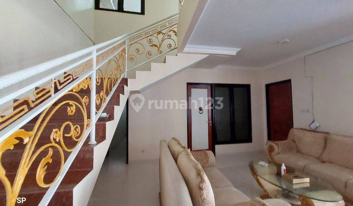 JARANG ADA! GEDUNG LUAS KOST EKLUSIF DAN RUMAH MEWAH ADA KOLAM RENANG - STRATEGIS DI TEPI JALAN KALIURANG KM 14 DEKAT KAMPUS UII