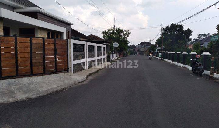 RUMAH BARU MEWAH HOOK ISTIMEWA DENGAN TANAH LUAS TEPI JALAN ASPAL DI KOTAGEDE  2