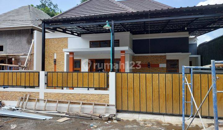 RUMAH GAGAH LIMASAN DENGAN TATA RUANG NYAMAN LEGA DI DEKAT PASAR JANGKANG NGEMPLAK SLEMAN