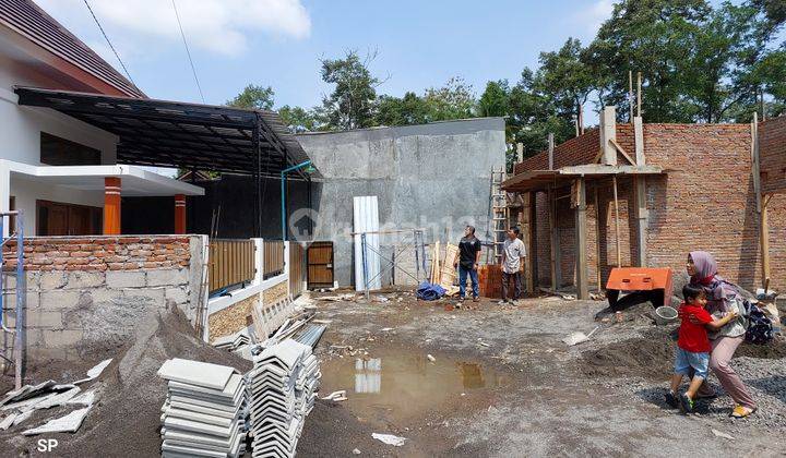 RUMAH GAGAH LIMASAN DENGAN TATA RUANG NYAMAN LEGA DI DEKAT PASAR JANGKANG NGEMPLAK SLEMAN