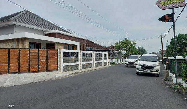 RUMAH BARU MEWAH HOOK ISTIMEWA DENGAN TANAH LUAS TEPI JALAN ASPAL DI KOTAGEDE KODYA 1