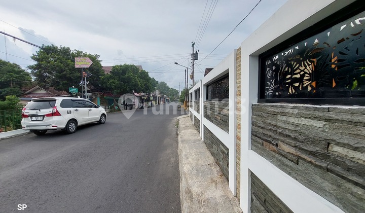 RUMAH BARU MEWAH HOOK ISTIMEWA DENGAN TANAH LUAS TEPI JALAN ASPAL DI KOTAGEDE KODYA