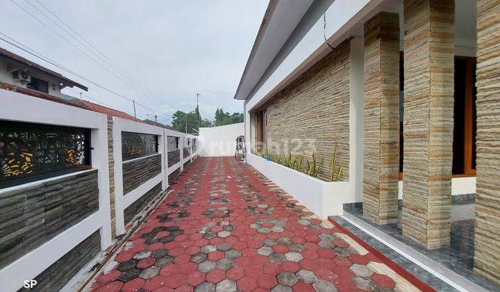 RUMAH BARU MEWAH HOOK ISTIMEWA DENGAN TANAH LUAS TEPI JALAN ASPAL DI KOTAGEDE KODYA