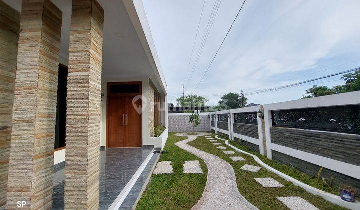 RUMAH BARU MEWAH HOOK ISTIMEWA DENGAN TANAH LUAS TEPI JALAN ASPAL DI KOTAGEDE KODYA