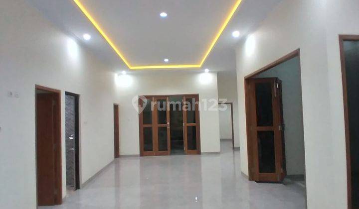 RUMAH BARU MEWAH HOOK ISTIMEWA DENGAN TANAH LUAS TEPI JALAN ASPAL DI KOTAGEDE KODYA