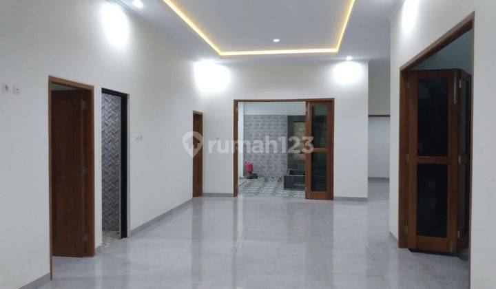 RUMAH BARU MEWAH HOOK ISTIMEWA DENGAN TANAH LUAS TEPI JALAN ASPAL DI KOTAGEDE KODYA