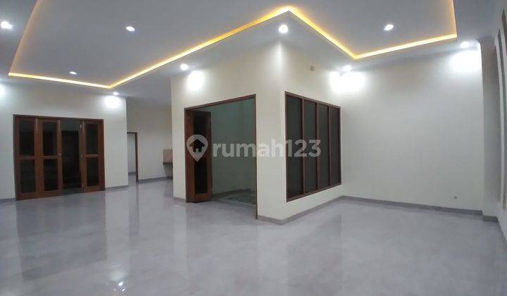 RUMAH BARU MEWAH HOOK ISTIMEWA DENGAN TANAH LUAS TEPI JALAN ASPAL DI KOTAGEDE KODYA