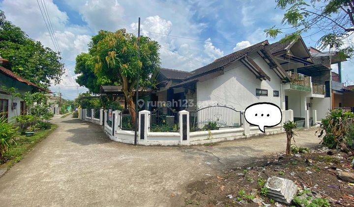 RUMAH HOOK MURAH 2 LANTAI - TERAWAT DENGAN TANAH LUAS DI SIDOARUM GODEAN 2