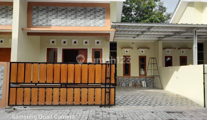 RUMAH CANTIK MINIMALIS KEMBAR DI DEKAT KAMPUS UNRIYO TAJEM MAGUWOHARJO SLEMAN
