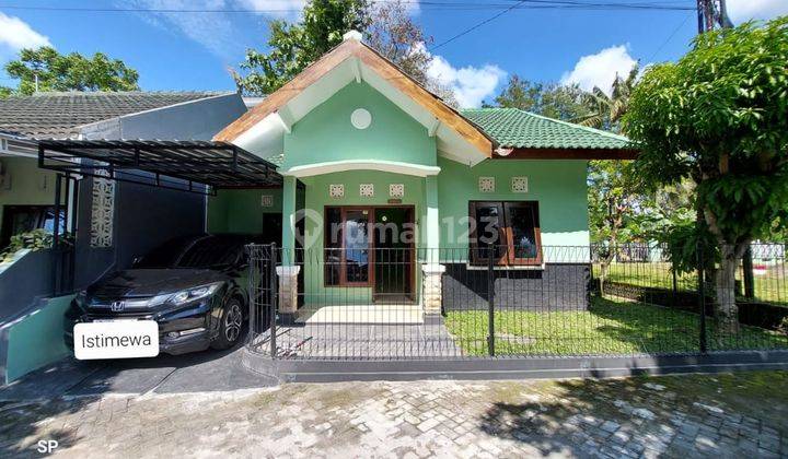MURAH BANGET! RUMAH CANTIK TERAWAT - HARGA BERSAHABAT DALAM PERUMAHAN ASRI DEKAT KAMPUS BUDI MULIA TAJEM