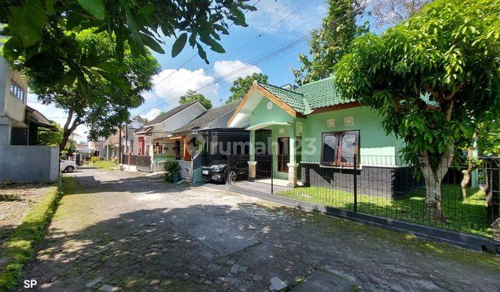MURAH BANGET! RUMAH CANTIK TERAWAT - HARGA BERSAHABAT DALAM PERUMAHAN ASRI DEKAT KAMPUS BUDI MULIA TAJEM