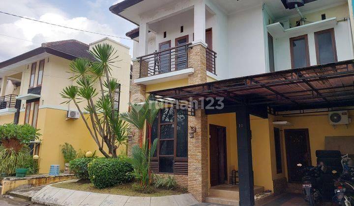 RUMAH MEWAH ISTIMEWA 2 LANTAI DALAM PERUMAHAN ONE GATE SYSTEM DI GEDONG KUNING DEKAT JEC DAN BLOK O