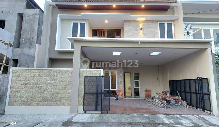 ISTIMEWA BANGET! RUMAH MEWAH BARU 2 LANTAI DENGAN KUALITAS PREMIUM DI DEKAT STADION MAGUWOHARJO DAN JOGJABAY