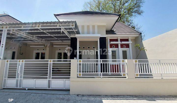 RUMAH PUTIH CANTIK MEWAH LIMASAN, UNIT POJOK BARU GRESS DI SELATAN CANDI PRAMBANAN