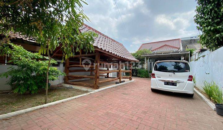 RUMAH MEWAH ISTIMEWA COCOK UNTUK HOMESTAY DENGAN HALAMAN LUAS DI WIROBRAJAN KODYA JOGJAKARTA DEKAT MALIOBORO