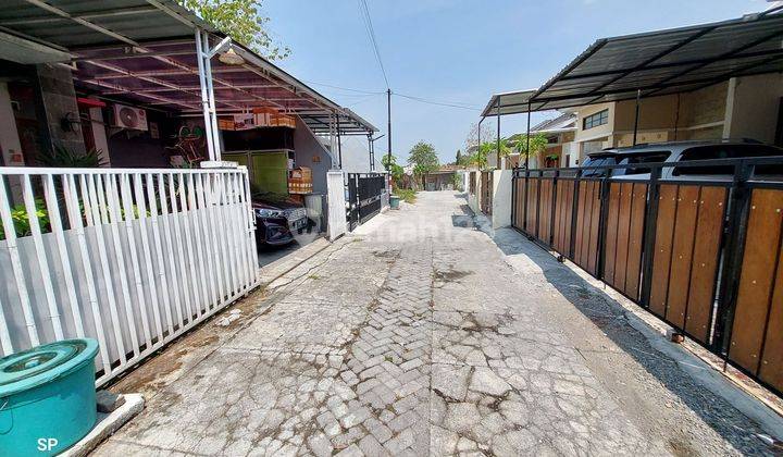 RUMAH CANTIK NYAMAN SANGAT TERAWAT SEMI FURNISHDED DI TAJEM MAGUWOHARJO DEPOK SLEMAN 2