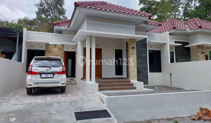 RUMAH MEWAH MODEL LIMASAN DENGAN TATA RUANG NYAMAN DI JALAN KALIURANG KM 13 DEKAT PASAR JANGKANG 2