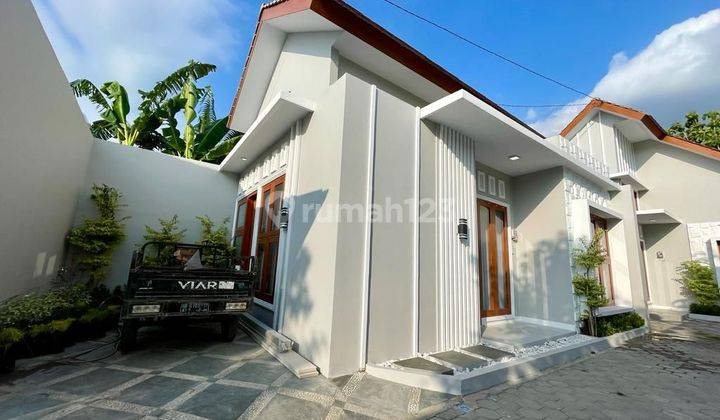 RUMAH BARU CANTIK KEKINIAN DALAM MINI CLUSTER ASRI DEKAT JALAN RAYA GEDONGKUNING DI BANGUNTAPAN 1