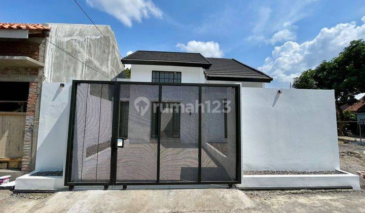 RUMAH BARU CANTIK MINIMALIS MODERN DI JALAN PLERET KM 3 BARAT LAPANGAN JAMBIDAN 2