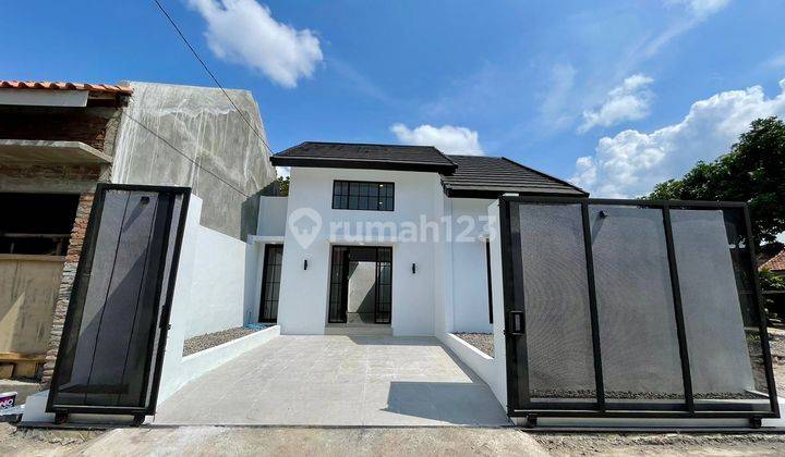 RUMAH BARU CANTIK MINIMALIS MODERN DI JALAN PLERET KM 3 BARAT LAPANGAN JAMBIDAN 1