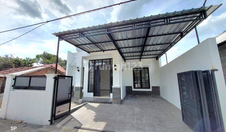 Rumah Baru Klasik Putih Limasan Modern Di Timur Jalan Kaliurang Km 9 Wedomartani Ngemplak Sleman 2