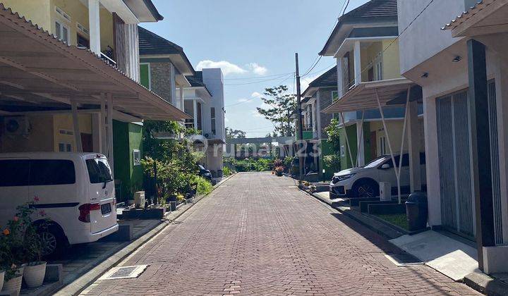 RUMAH MEWAH 2 LANTAI STRATEGIS DALAM PERUMAHAN DENGAN KUALITAS TERBAIK DI JALAN PALAGAN KM 7 NGAGLIK SLEMAN 2