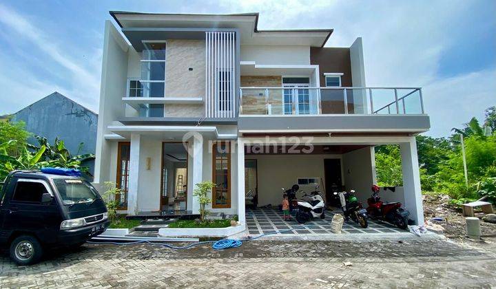 Turun Harga!!!!!rumah Mewah Premium 2 Lantai Fully Furnished Dengan Kolam Renang Pribadi Dalam Perumahan Merapi Regency Indah Jalan Kaliurang Km 9 Dekat Ke Kampus Ugm