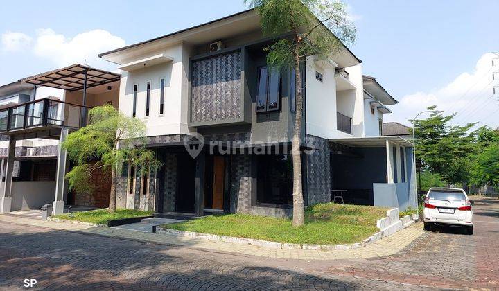 RUMAH MEWAH HOOK ISTIMEWA 2 LANTAI DALAM PERUMAHAN ELITE DI JALAN PALAGAN KM 11 NGAGLIK SLEMAN