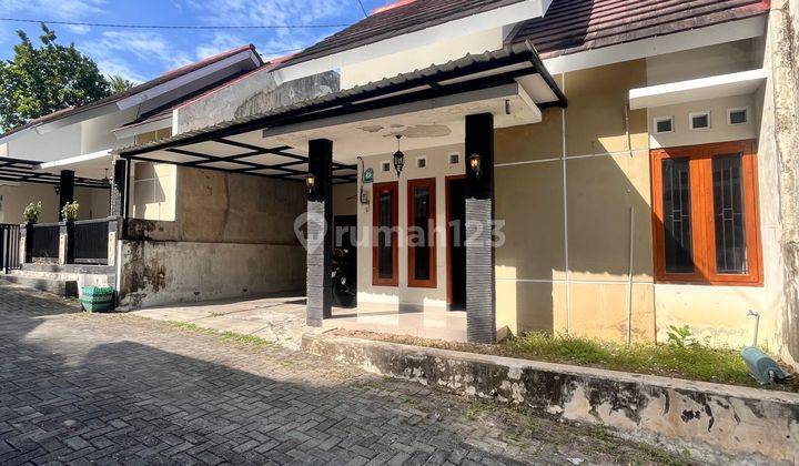 RUMAH CANTIK MINIMALIS HARGA EKONOMIS DALAM PERUMAHAN DI BANGUNJIWO DEKAT KAMPUS UMY TERPADU 1