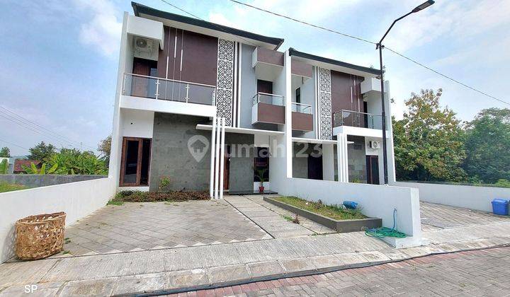 RUMAH BARU MEWAH 2 LANTAI HARGA MURAH SERASA VILLA DALAM PERUMAHAN ONEGATE SYSTEM DI GAMPING SLEMAN DEKAT KAMPUS UMY TERPADU 2