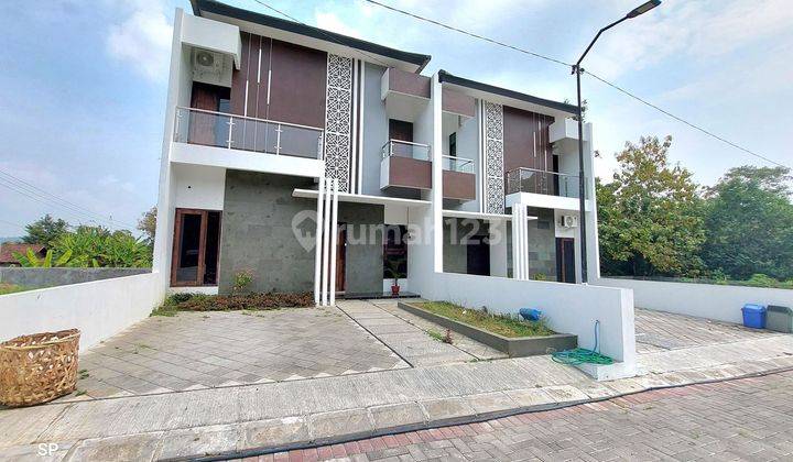 RUMAH BARU MEWAH 2 LANTAI HARGA MURAH SERASA VILLA DALAM PERUMAHAN ONEGATE SYSTEM DI GAMPING SLEMAN DEKAT KAMPUS UMY TERPADU 1