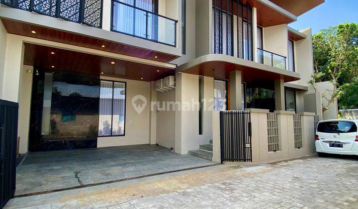 RUMAH MEWAH KONTEMPORER 2 LANTAI FULL FURNISHED DENGAN KOLAM RENANG DI JALAN KALIURANG KM 7 CONDONG CATUR DEPOK SLEMAN DEKAT KE KAMPUS UGM 2