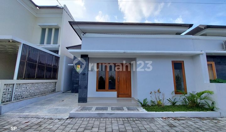 LUXURY NEW HOUSE WITH SPECIAL CONSTRUCTION IN A HOUSING ESTATE NEAR MODEL ELEMENTARY SCHOOL WEDOMARTANI NGEMPLAK SLEMAN