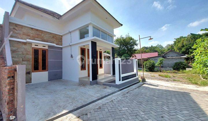 RUMAH BARU CANTIK MINIMALIS MODERN HARGA MURAH DALAM CLUSTER 7 UNIT DI DEKAT POLRES SLEMAN DAN SCH MALL 2