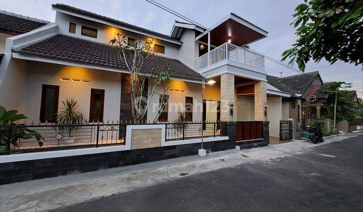 RUMAH CANTIK ESTETIK 2 LANTAI LIKE VILLA DALAM PERUMAHAN ONE GATE DI TIRTOMARTANI KALASAN SLEMAN DEKAT GEDUNG LPMP 1